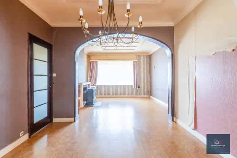 Te renoveren karakterwoning te Gent (Mariakerke)