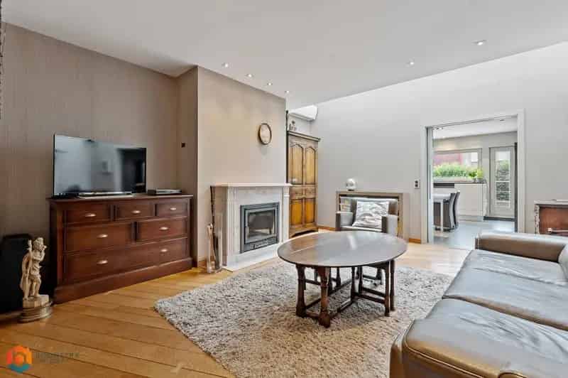 Ruime woonst met praktijkruimte te Boom