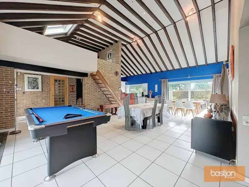 Ruime alleenstaande woning op residentiële locatie.