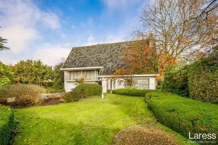 Ruime Villa te Koop in Vorst met Mogelijkheden