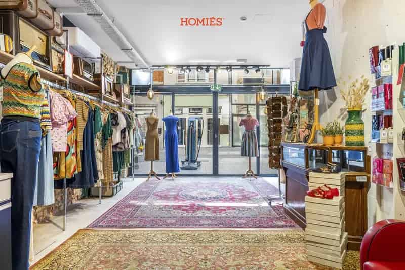Ruim handelspand met veel passage