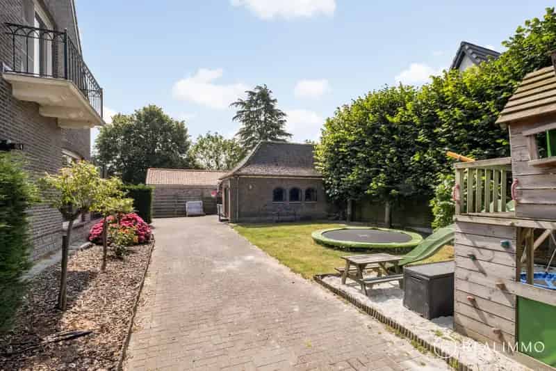 Instapklare, gerenoveerde gezinswoning met 4 slaapkamers