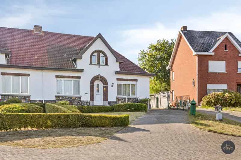 Karaktervolle en ruime halfopen woning met leuke tuin