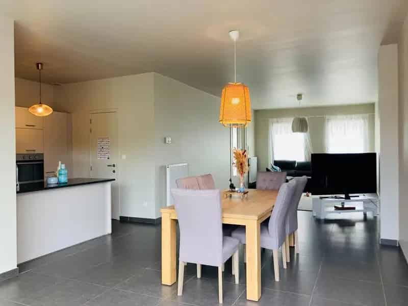 Rustig gelegen woonst met 3 slaapkamers in centrum Zwijnaarde