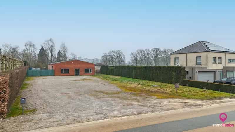 Ruime Bouwgrond met Bedrijfsruimte te Huur Zonhoven