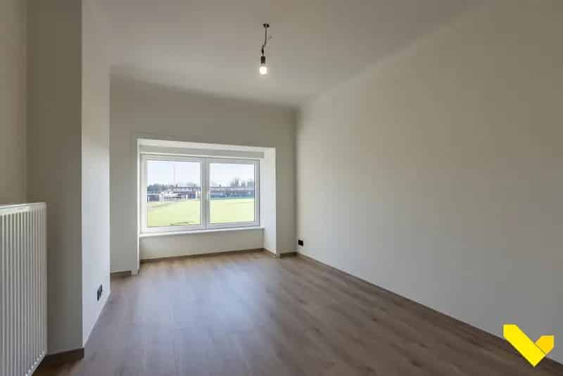 Energiezuinige Volledig Gerenoveerde Karaktervolle Woning Met Mogelijkheid Tot Parkeren Achteraan.