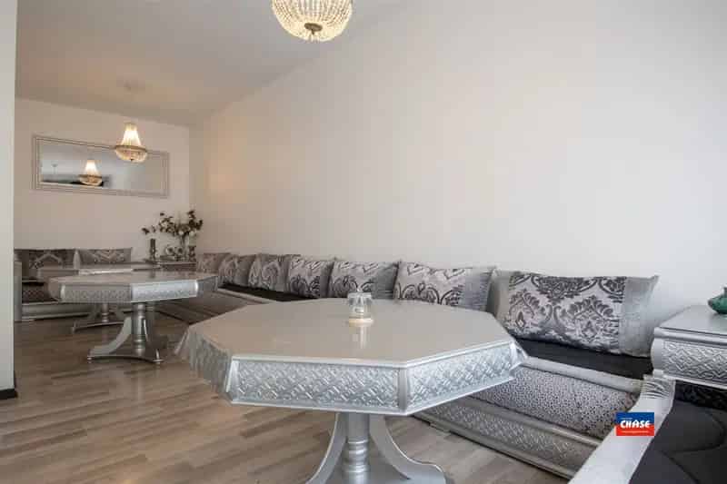 Huis met 3 slaapkamers en mogelijkheid tot inpandige garage.
