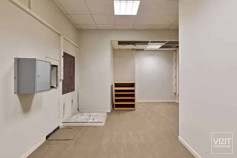 Centraal gelegen gebouw voor handelsactiviteit