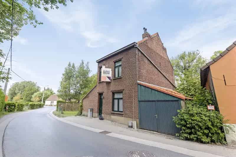 Te renoveren gezinswoning in landelijke omgeving te Dilbeek