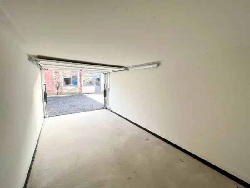 Nieuwe afgesloten garagebox met elektriciteit en verlichting te Tielt!