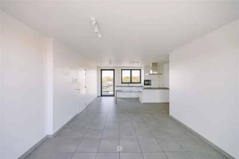 Lichtrijke serviceflat met één slaapkamer