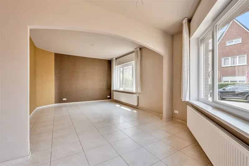 Instapklare woning met twee slaapkamers en koer te Hofstade