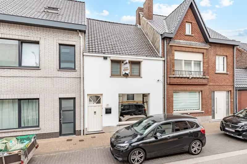 Instapklare woning met 2 slaapkamer en gezellige koer