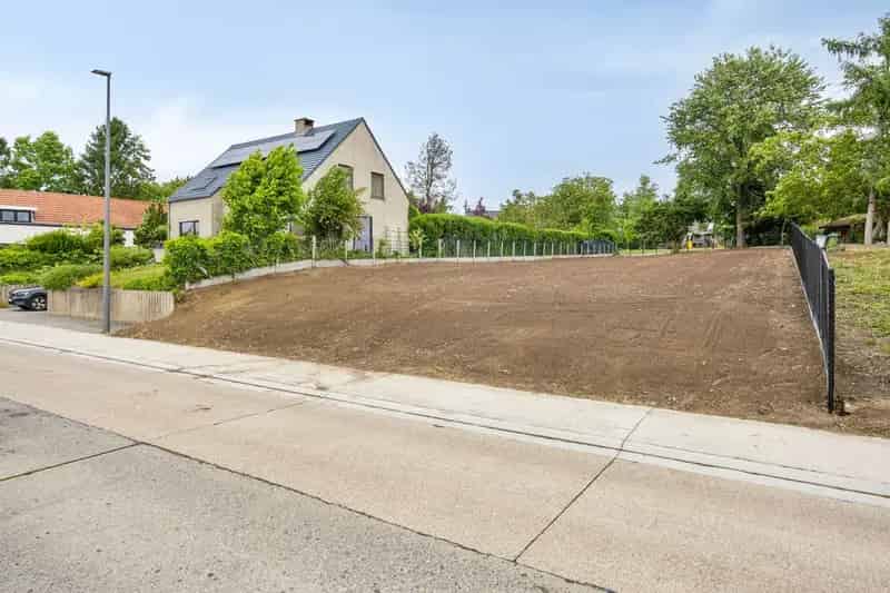 PRACHTIGE BOUWGROND VOOR EEN OPEN BEBOUWING MET VERZICHT