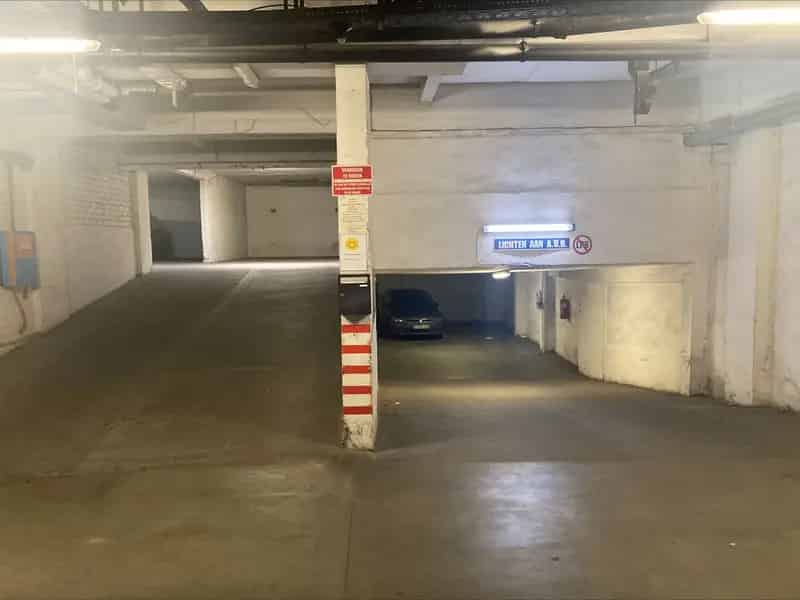Ondergrondse autostaanplaats te koop in centrum Antwerpen