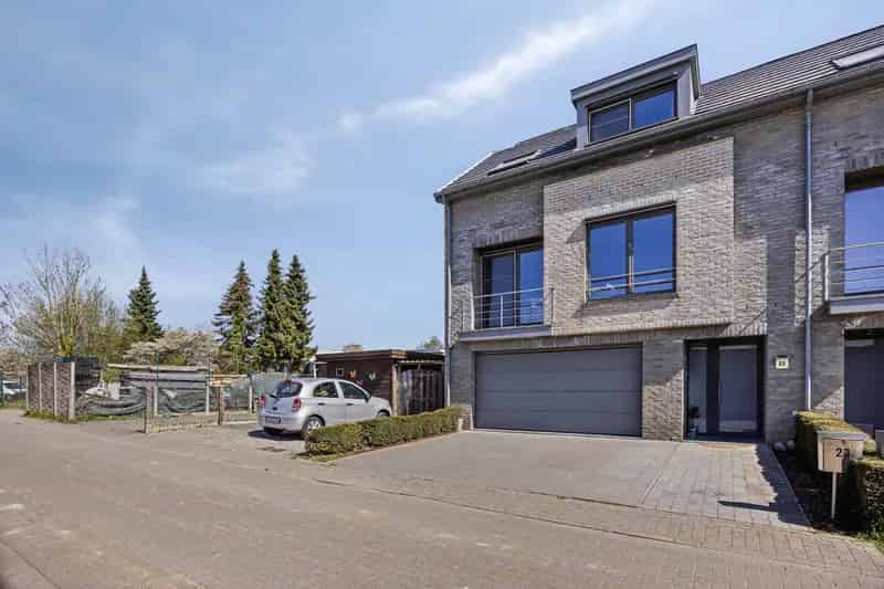 Huis te huur Nossegem: 4 slaapkamers, 2 badkamers, grote garage en tuin