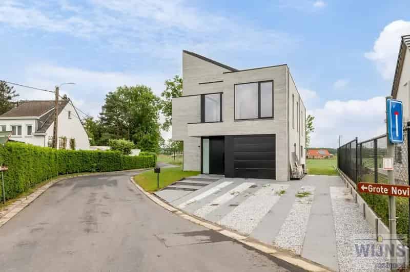 ZEER RUIME NIEUWBOUW OPEN BEBOUWING MET PRACHTIG VERZICHT OVER WEILANDEN
