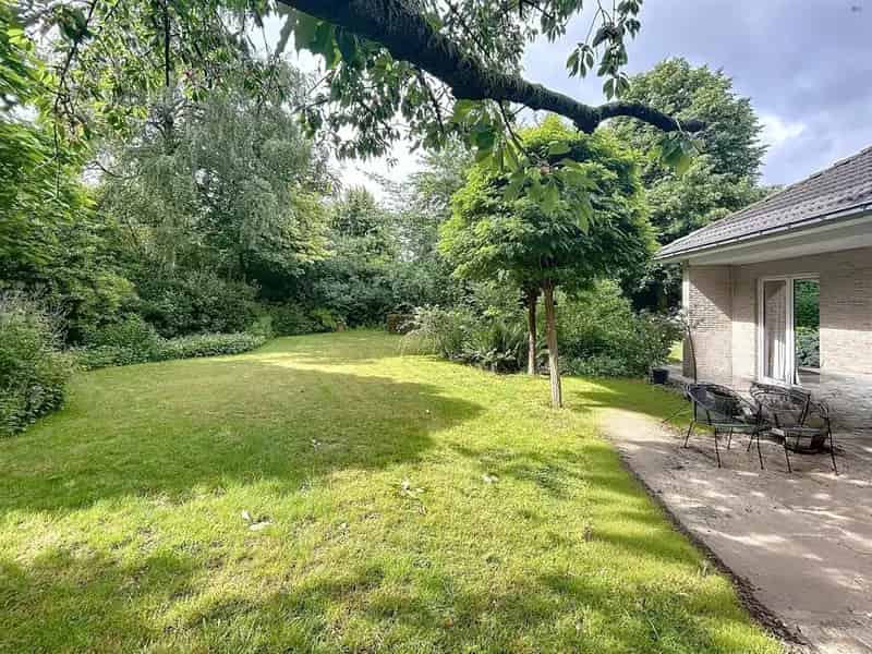 ruime villa op een perceel van 1236m²