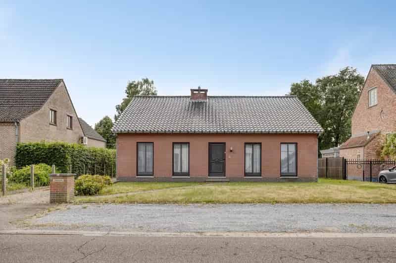 Te renoveren woning op ruim perceel