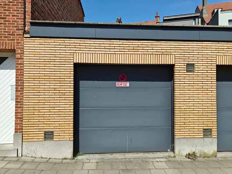 Ruime Garagebox van 22 m² in Ganshoren