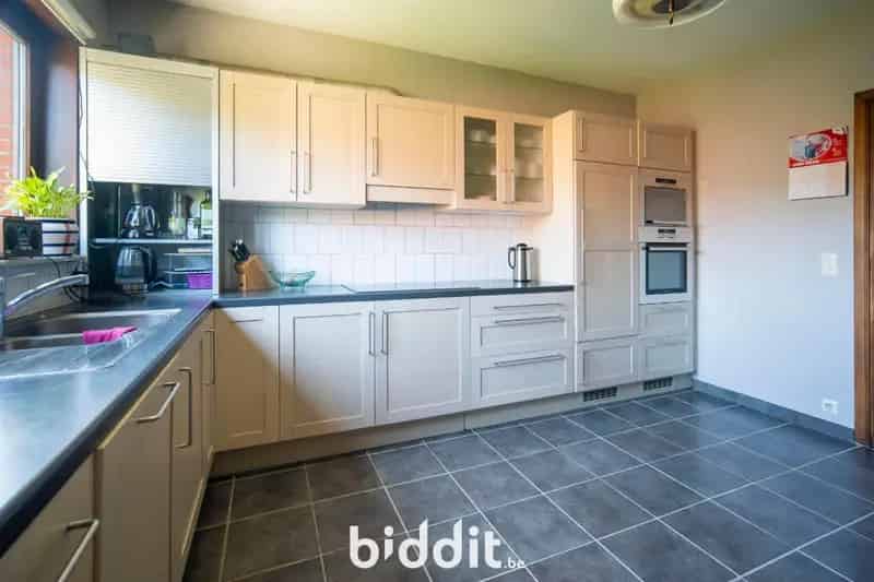 ZEER RUIME WONING NABIJ HET CENTRUM