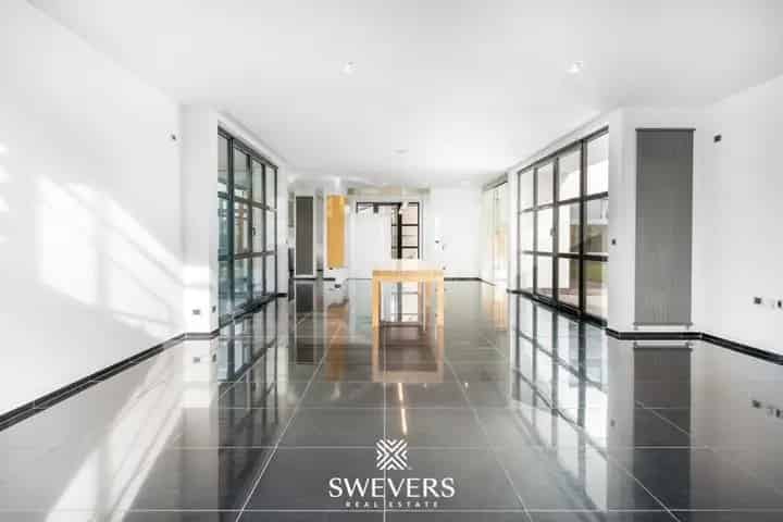 Ruime architectenwoning op 48 are 58ca met magazijn