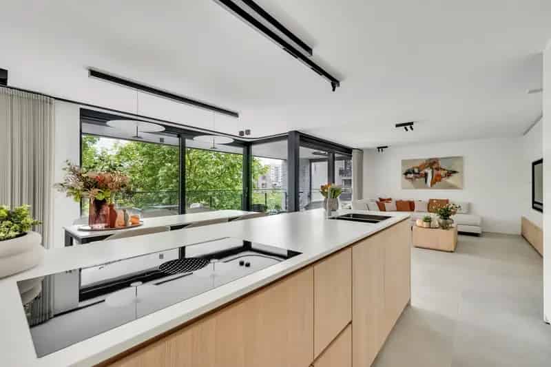 Instapklaar luxe-appartement in centrum Genk