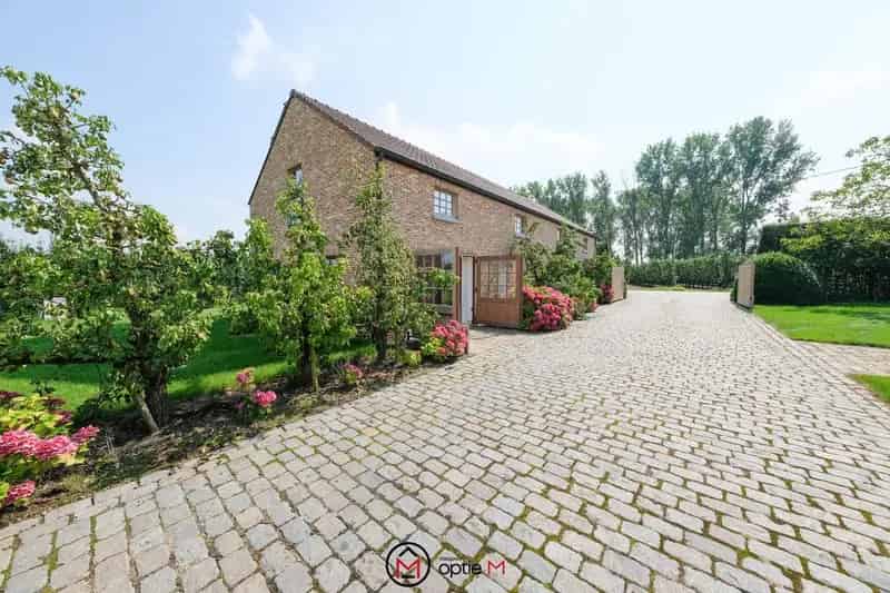 VOLLEDIG GEMEUBELDE WONING IN GROENE OASE