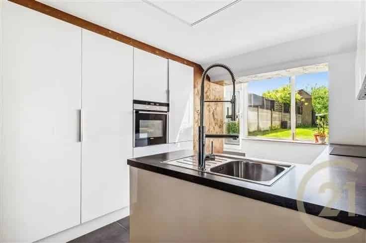Huis Te Koop Jambes 3 Slaapkamers Moderne Keuken