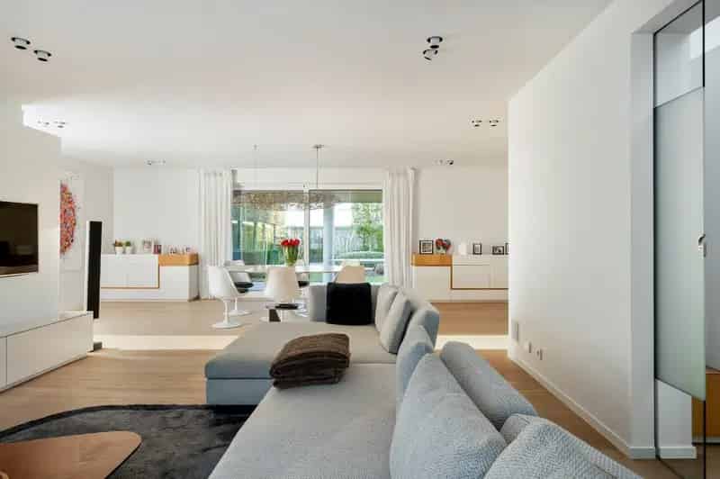 Hoogwaardige villa met bedrijfsgebouw op 3704 m².
