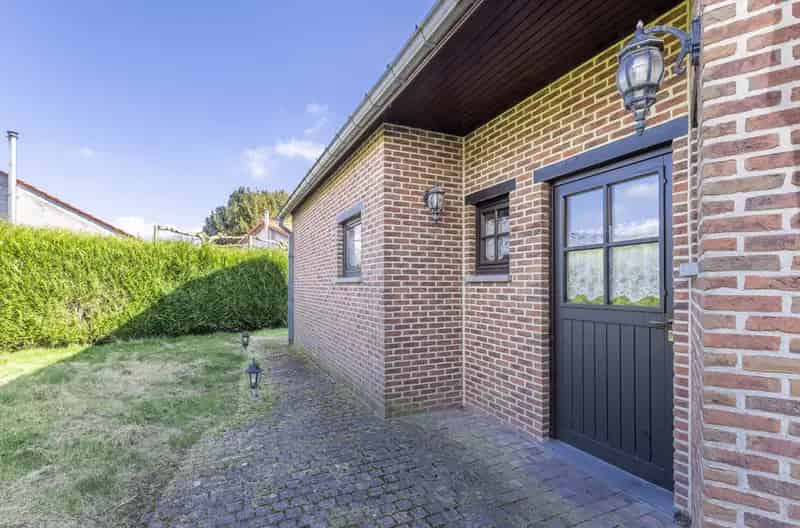 Rustig en landelijk gelegen villa te Sint-Pieters-Leeuw