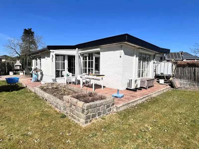 Bungalow met garage en tuin