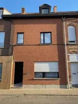 Woning met 3 slaapkamers, garage en terrasje (mogelijkheid tot 2 extra kamers op zolder).