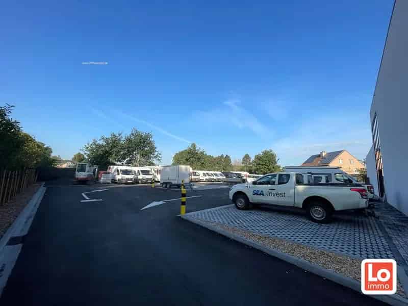Nieuwbouw commercieel gebouw te huur in Lochristi