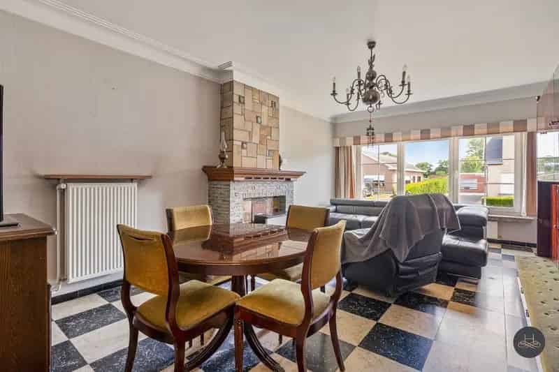 Te renoveren ruime woning met grote tuin en terras