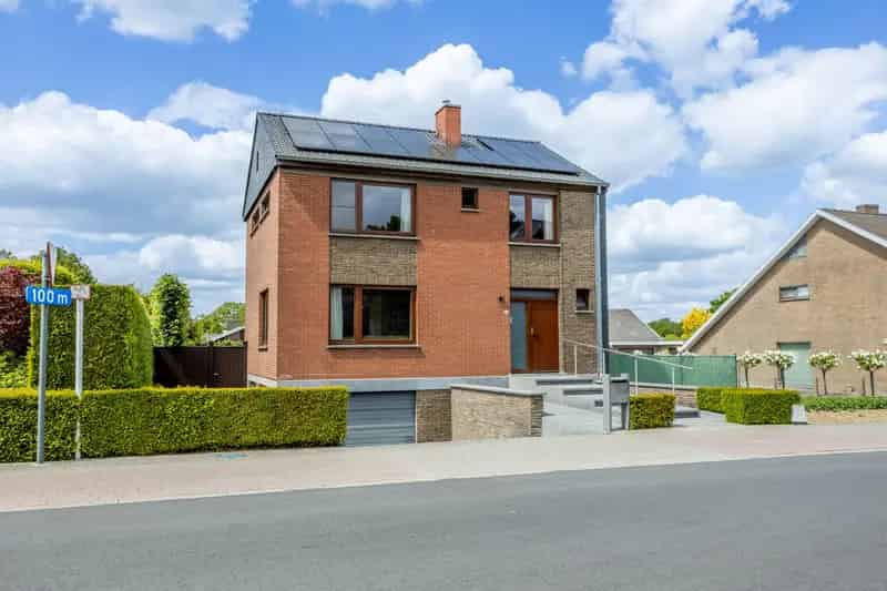 Ruime Halfopen Bebouwing 4 Slaapkamers Zonnepanelen