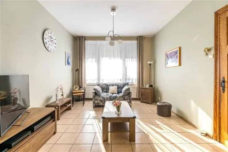 Huis Te Koop Waremme: Charmant Maison de Maître met Tuin