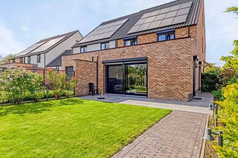 LUXUEUZE WONING MET HIGH-END AFWERKING- 3 SLPKS -  E-PEIL 39!