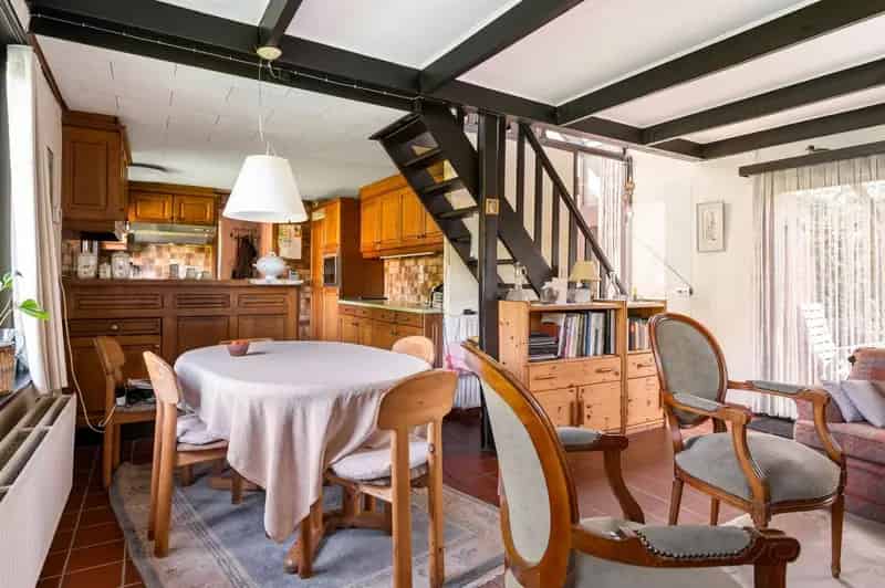 Op te frissen woning met prachtige tuin