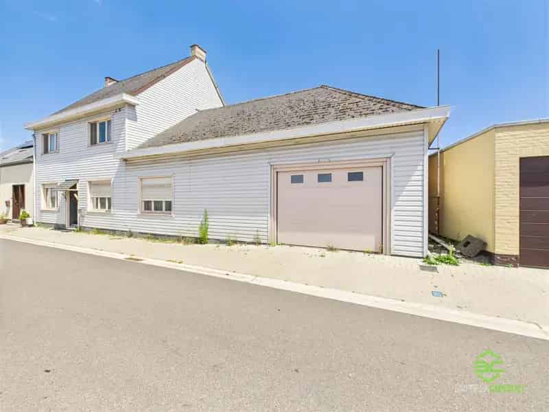 Ruime woning met 3 slpk en grote garage in Kozen!