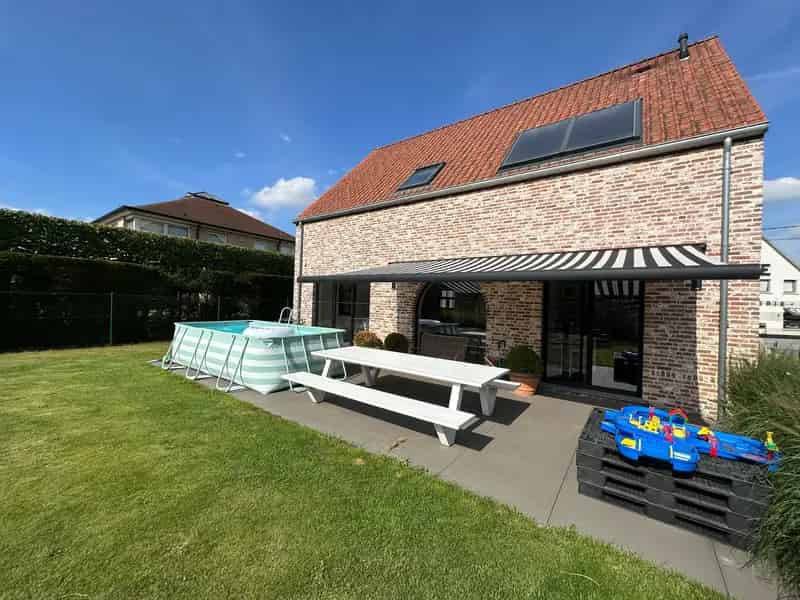 Recente, stijlvolle woning met mooie tuin nabij centrum Merelbeke