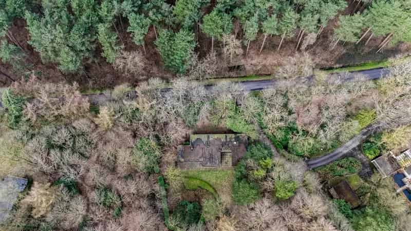 Uitzonderlijk villa-perceel gelegen in residentiële villa omgeving