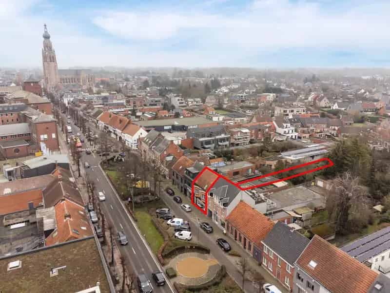 Veelzijdig handelspand met woonfunctie in hartje Hoogstraten