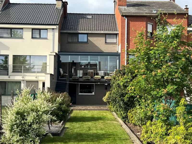 Huis te koop: Bel-"etage 3 slaapkamers garage tuin