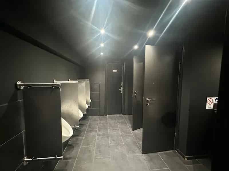 Ruim en veelzijdig pand op toplocatie in het Eilandje