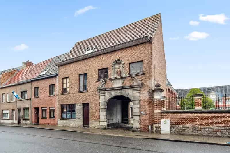 Ruime gezinswoning met 3 slaapkamers en garage pal in centrum