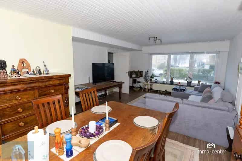 Halfopen bebouwing met 4 slaapkamers in Genk