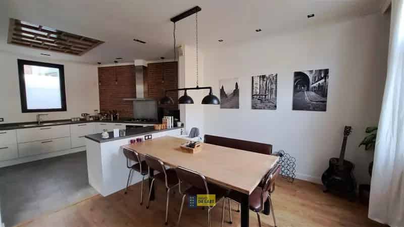 Ruime Burgerwoning te Huur in Oud Merksem