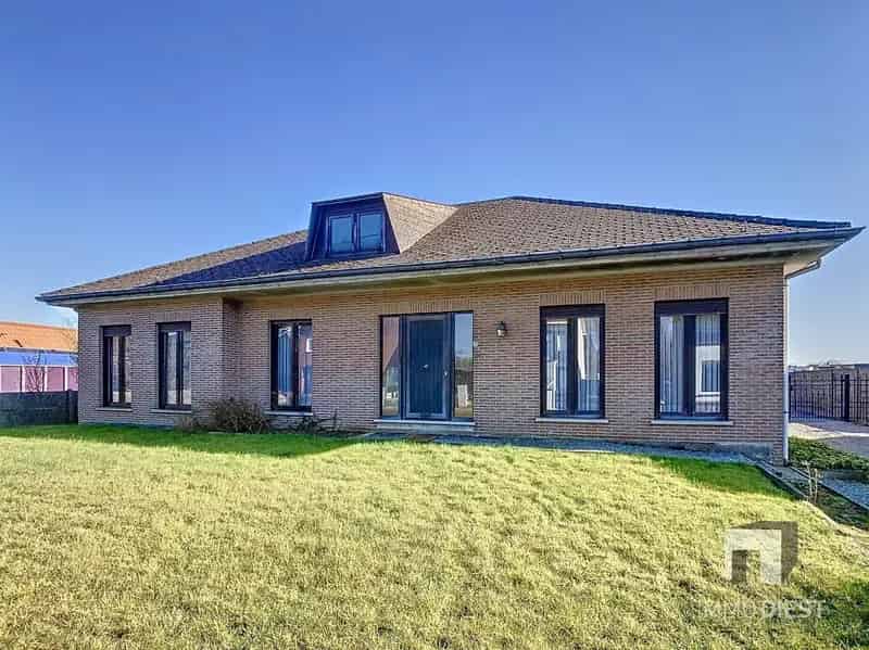 Gelijkvloerse woning te Vorst 196m² 4 slaapkamers