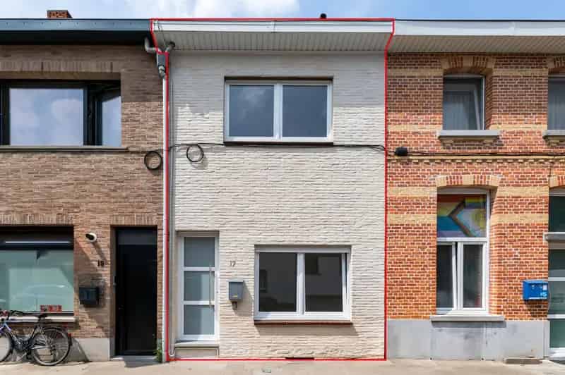 Instapklare, volledig gerenoveerde stadswoning met 4 slpks in hartje Sint-Niklaas!